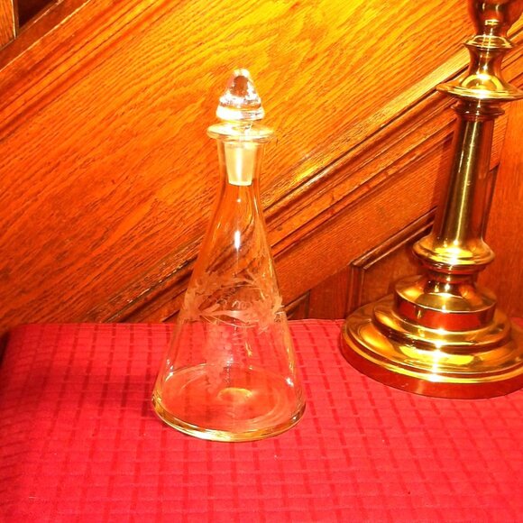 *** Wine DECANTER / TOP *** Wine Etchings Around Container - Picture 1 of 1